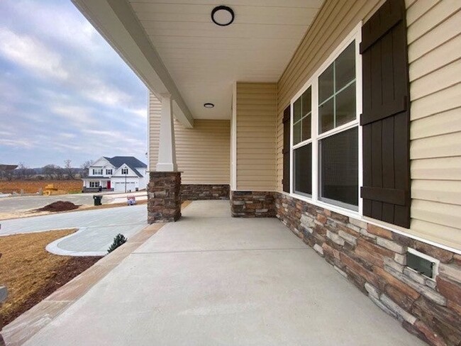 Building Photo - SPACIOUS 2-Story Home in Pikeville School ...