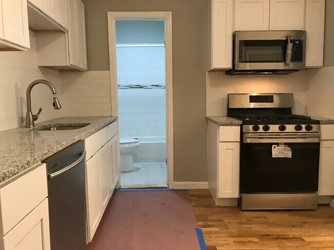 Building Photo - 452 Poplar St