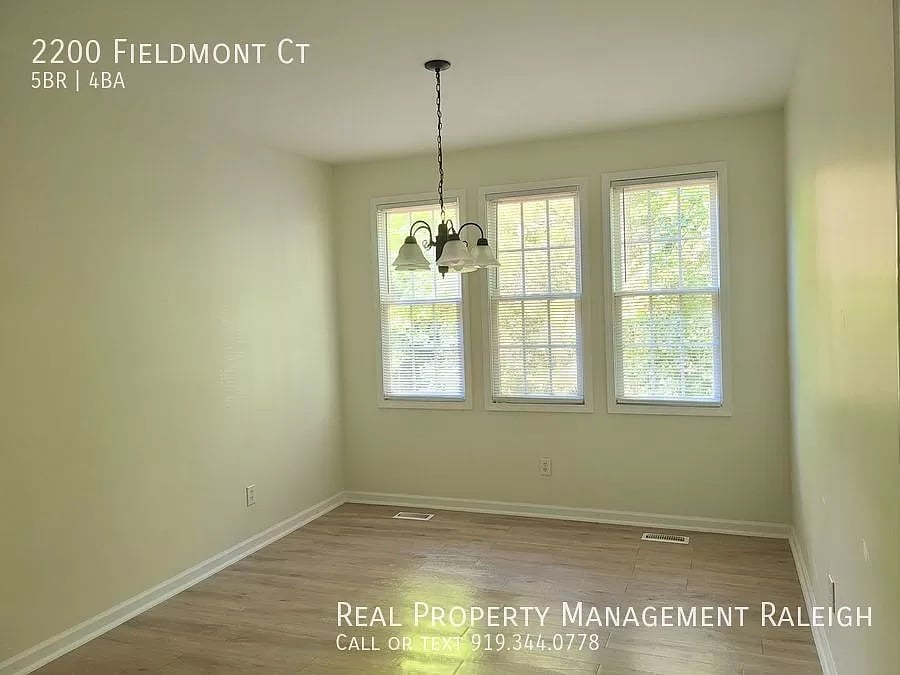 Building Photo - Room in House on Fieldmont Ct