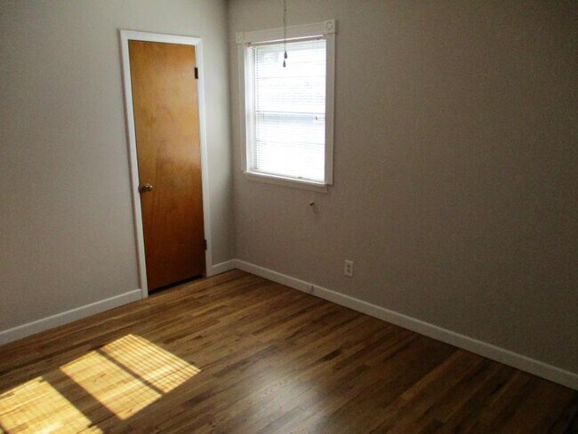 Building Photo - 1005 S 11th St