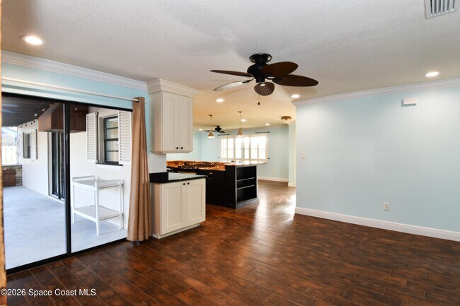 Building Photo - 405 Sparrow Dr