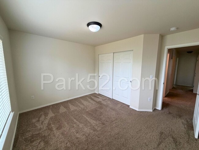 Building Photo - Puyallup 4 Bedroom 2.5 Bath Single Family Home