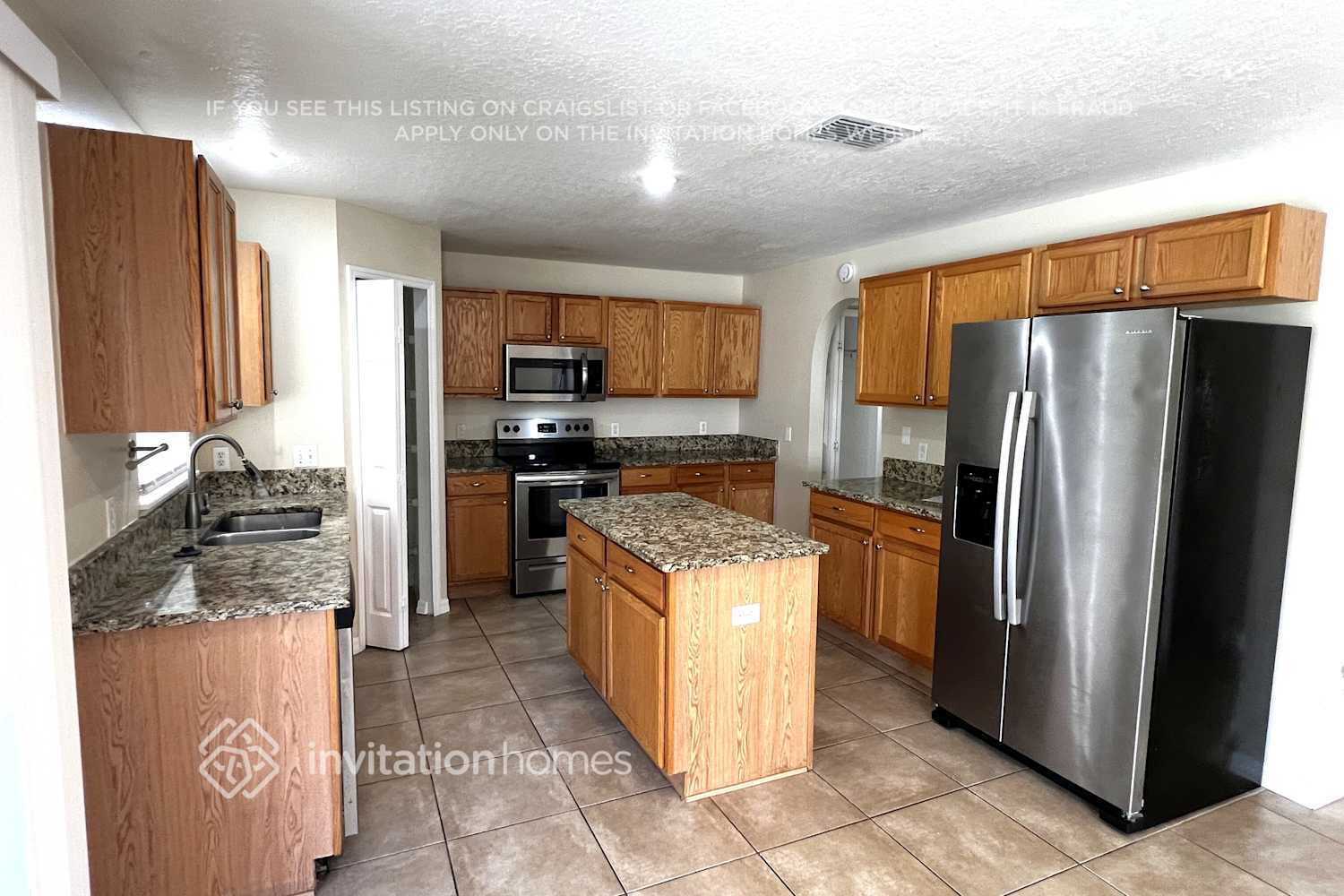 Building Photo - 2553 SW Grotto Cir