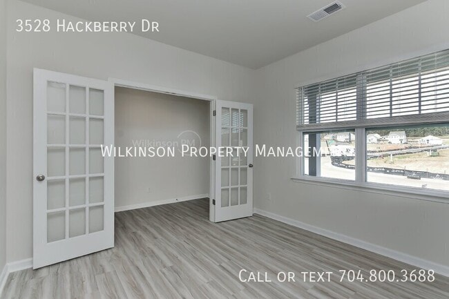 Building Photo - 3528 Hackberry Dr