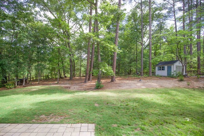 Building Photo - "Charming 4-Bedroom Retreat with Fireplace and 3 Full Baths in Aberdeen!"