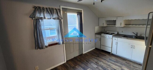 Primary Photo - 1215 N Columbus St