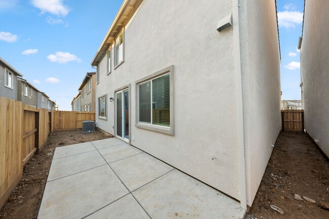 Building Photo - Amazing New built 4 Bedroom 3 Bath home in...