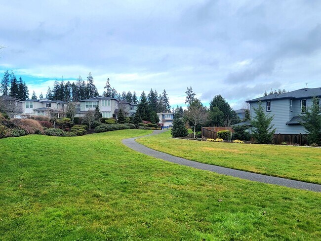 Building Photo - Spacious, Modern and Immaculate 4 bedroom, Convenient Location in Poulsbo
