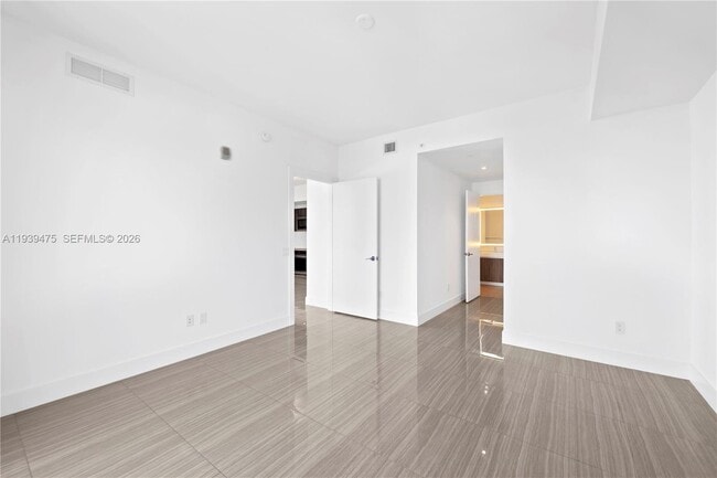 Building Photo - 2960 NE 207th St