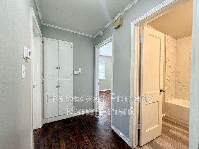 Building Photo - 1724 E Park Pl