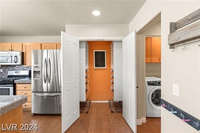 Building Photo - 3916 Varallo St