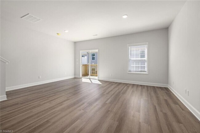 Building Photo - 1729 University Dr