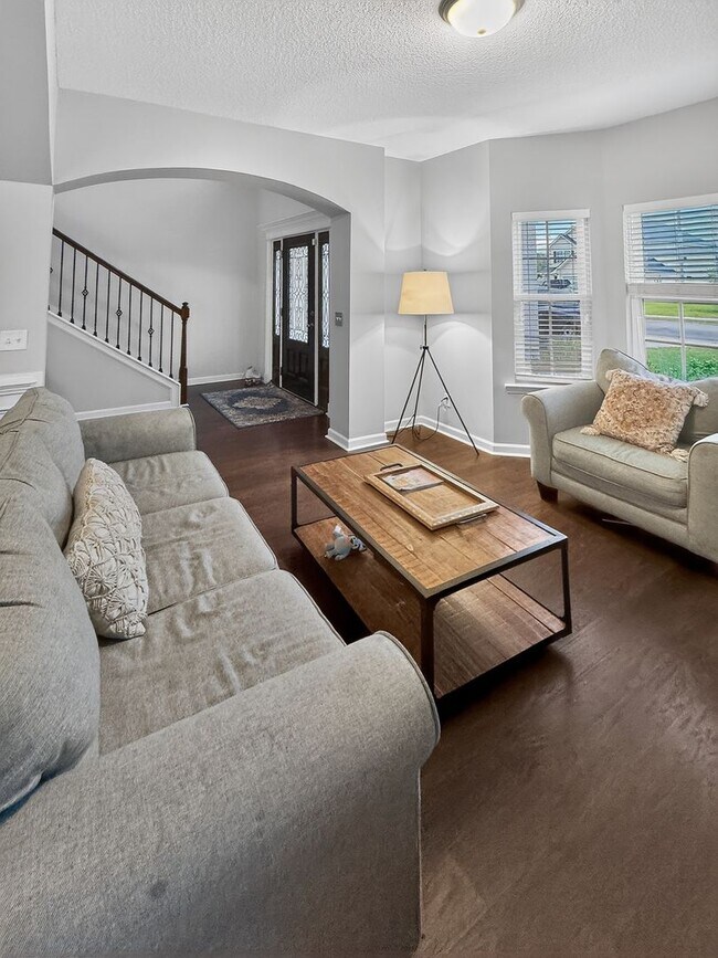 Building Photo - RATE DROP ALERT (was $2800/month) and SPRING MOVE-IN SPECIAL: 50% OFF 1ST MONTH'S RENT!**