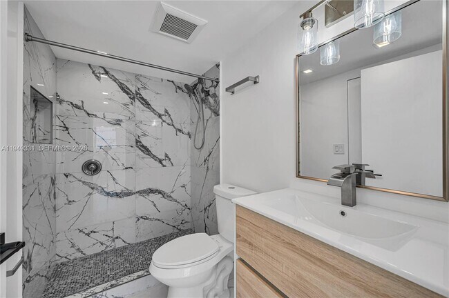 Building Photo - 345 Ocean Dr