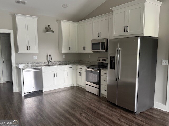 Building Photo - 2587 Memorial Rd