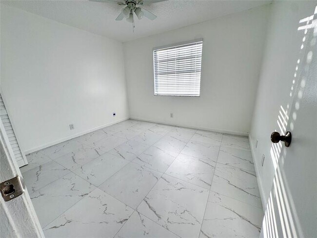 Building Photo - 10687 Royal Palm Blvd