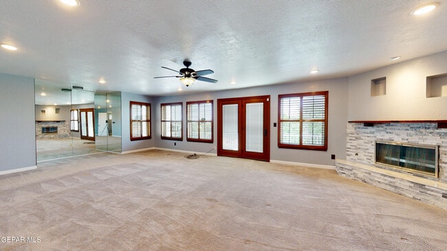 Building Photo - 801 Claravista Ln