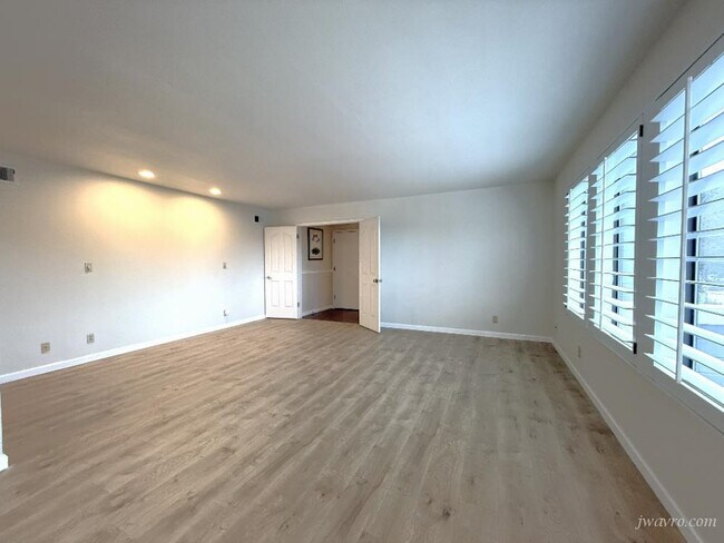 Building Photo - 165 Tiptoe Ln