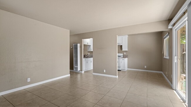 Building Photo - 2 bedroom duplex-home in Rancho Cordova