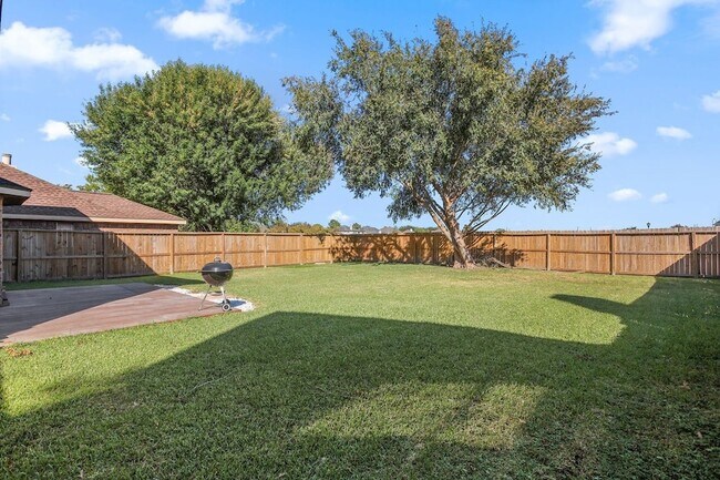 Building Photo - 3803 Redbud Dr