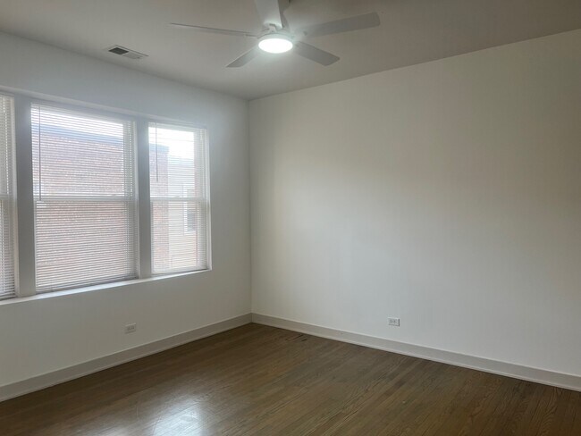 Building Photo - 7136 S Prairie Ave