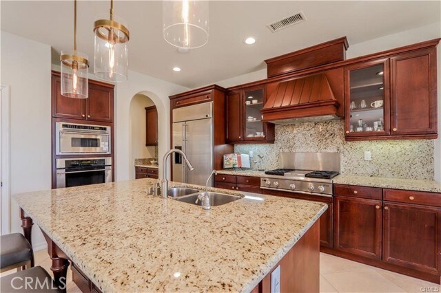 Building Photo - 15 Shadowcast