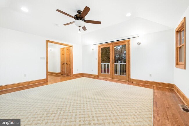 Building Photo - 901 Academy Ln