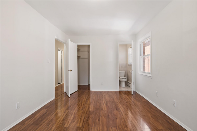 Building Photo - 15-25 209th St