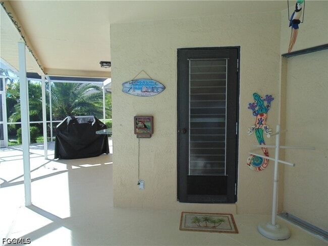 Building Photo - 4011 SW 2nd Ave