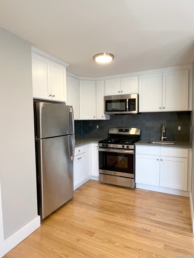 Building Photo - 6 Silver St