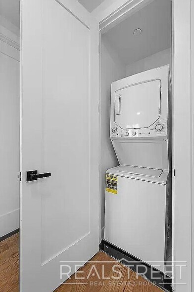 Building Photo - Modern Williamsburg Apartment w/ W/D, Central A/C & Shared Roof Deck