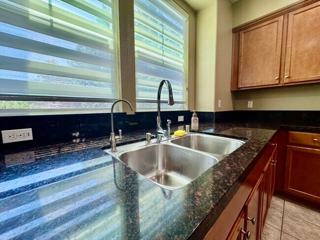 Building Photo - 6576 S Mariposa Ct