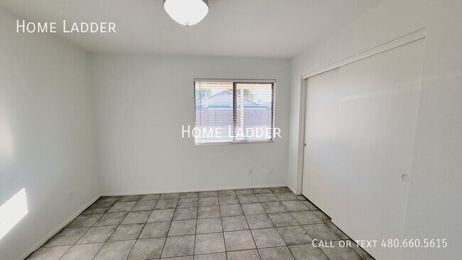 Building Photo - 8339 W Elm St
