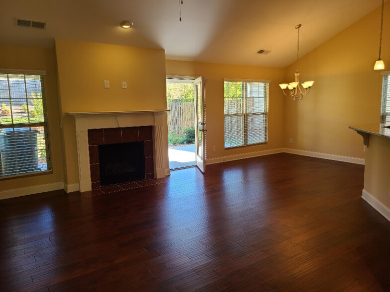 Building Photo - 4808 Hidden Valley Ct