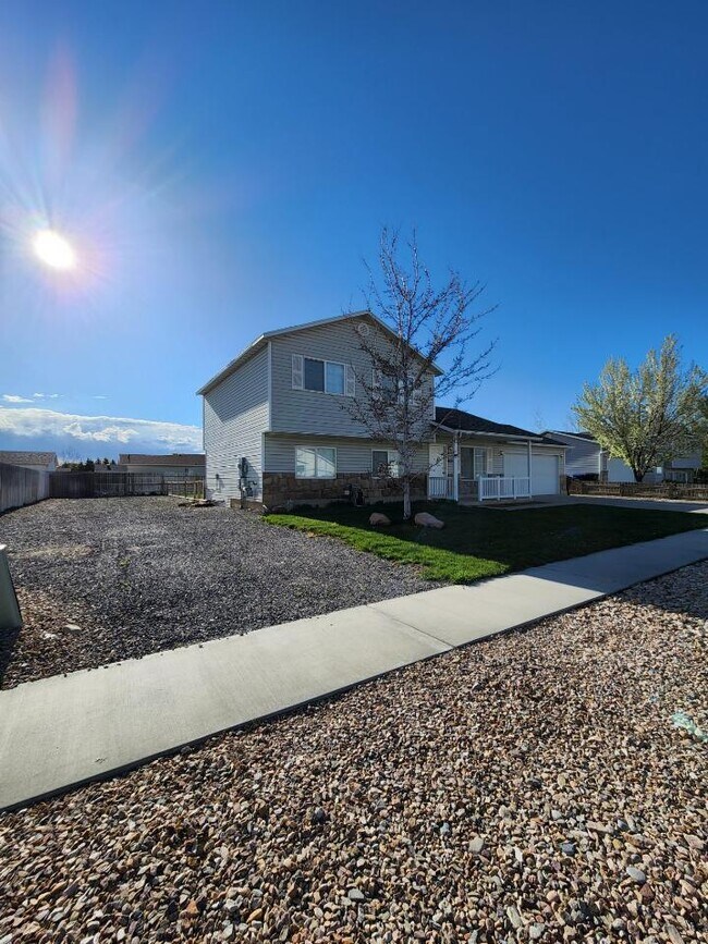 Building Photo - 1638 S 2960 E St