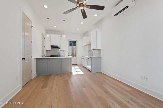 Building Photo - 210 Steiner Oaks