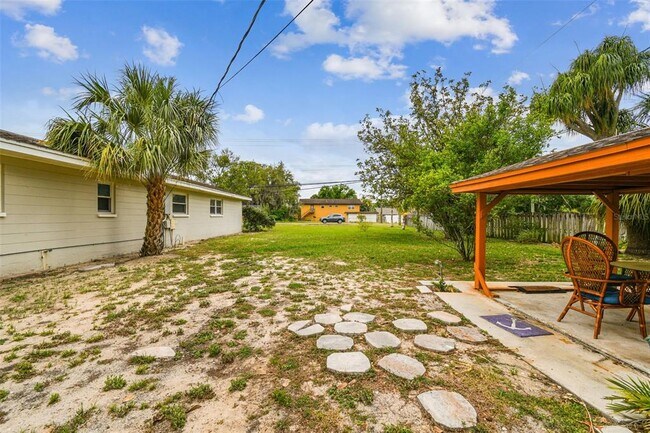 Building Photo - 1302 Brandonwood Dr