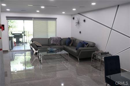 Building Photo - 9419 Via Patricia