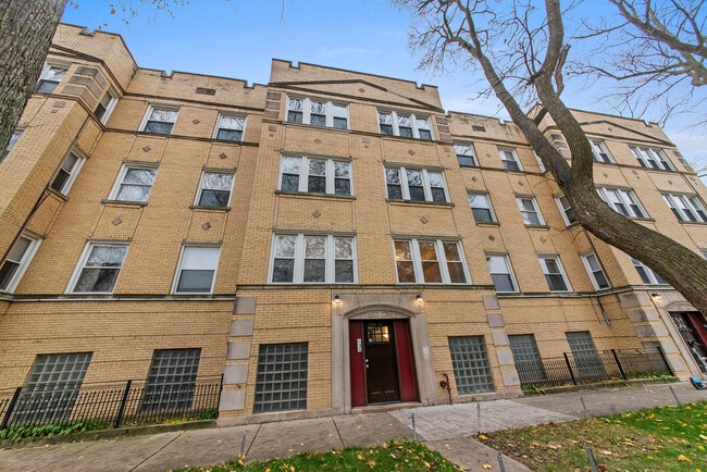 Building Photo - 3751 W Sunnyside Ave