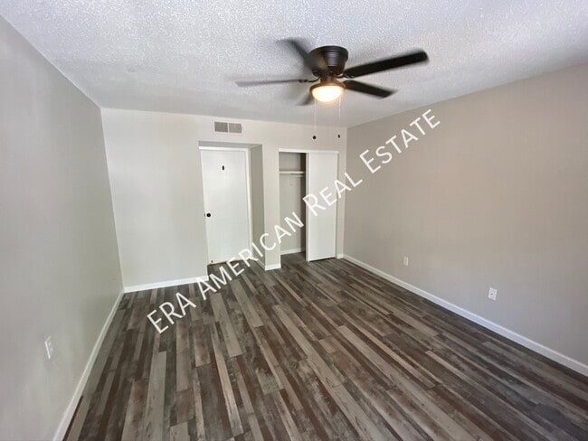 Building Photo - 210 Pelham Rd