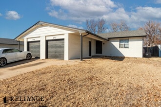 Building Photo - 8712 Lakeland Cir