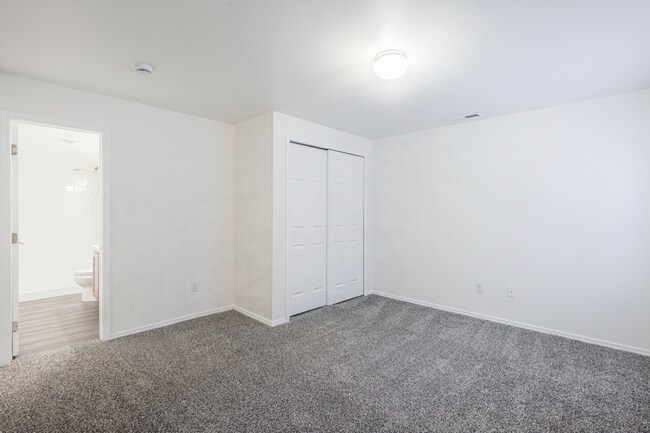 Building Photo - 8302 Cooper River Dr
