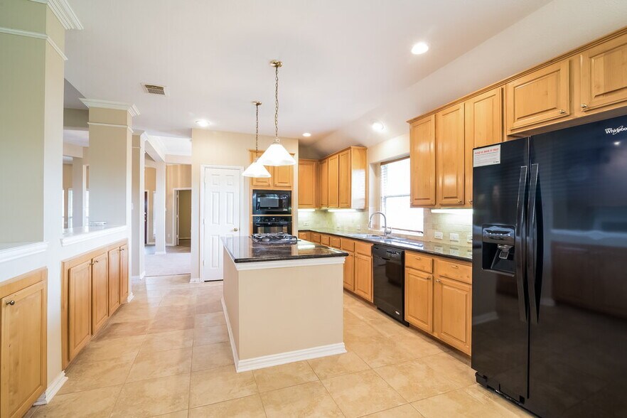 Building Photo - 11 Crest Gate