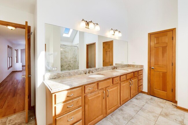 Building Photo - 2951 Old Glory Dr