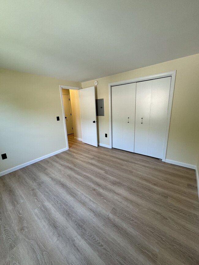 Building Photo - 403 White Cedar Blvd