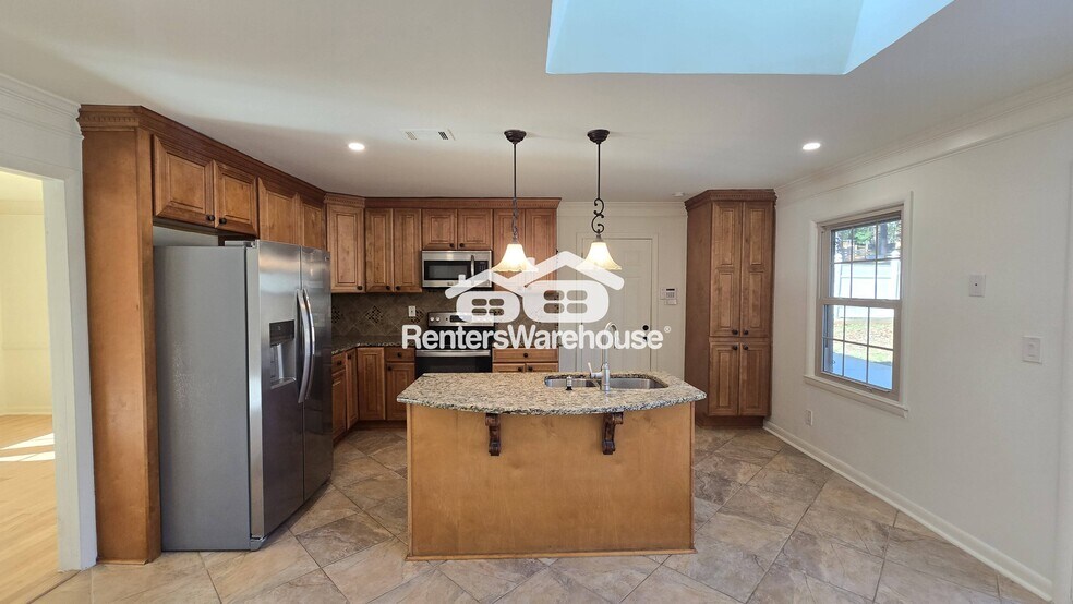 Building Photo - 3582 Cloudland Dr