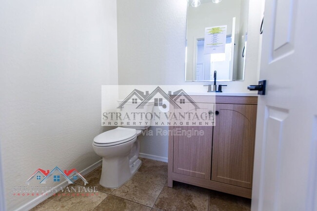 Building Photo - 484 E Cheyenne Rd