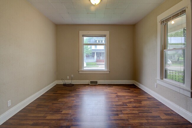 Building Photo - SL AAC1228