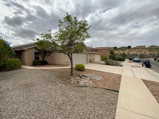 Building Photo - 3 Bedroom Single Story Home Available Near...
