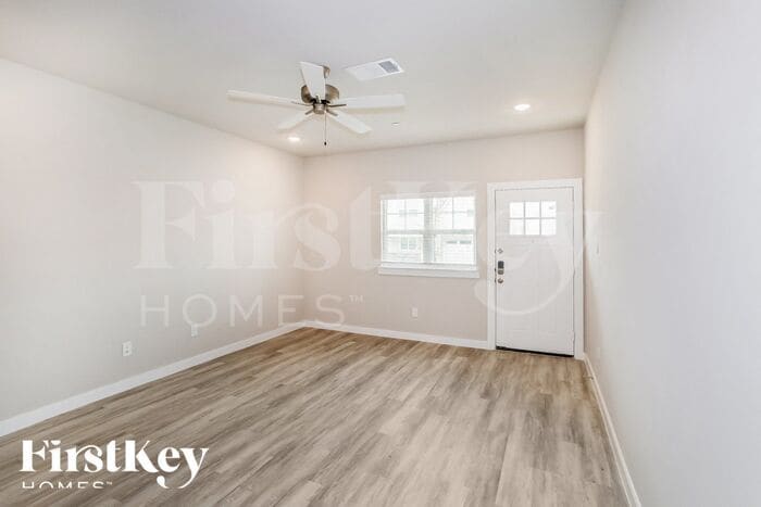 Building Photo - 315 Niki Dr